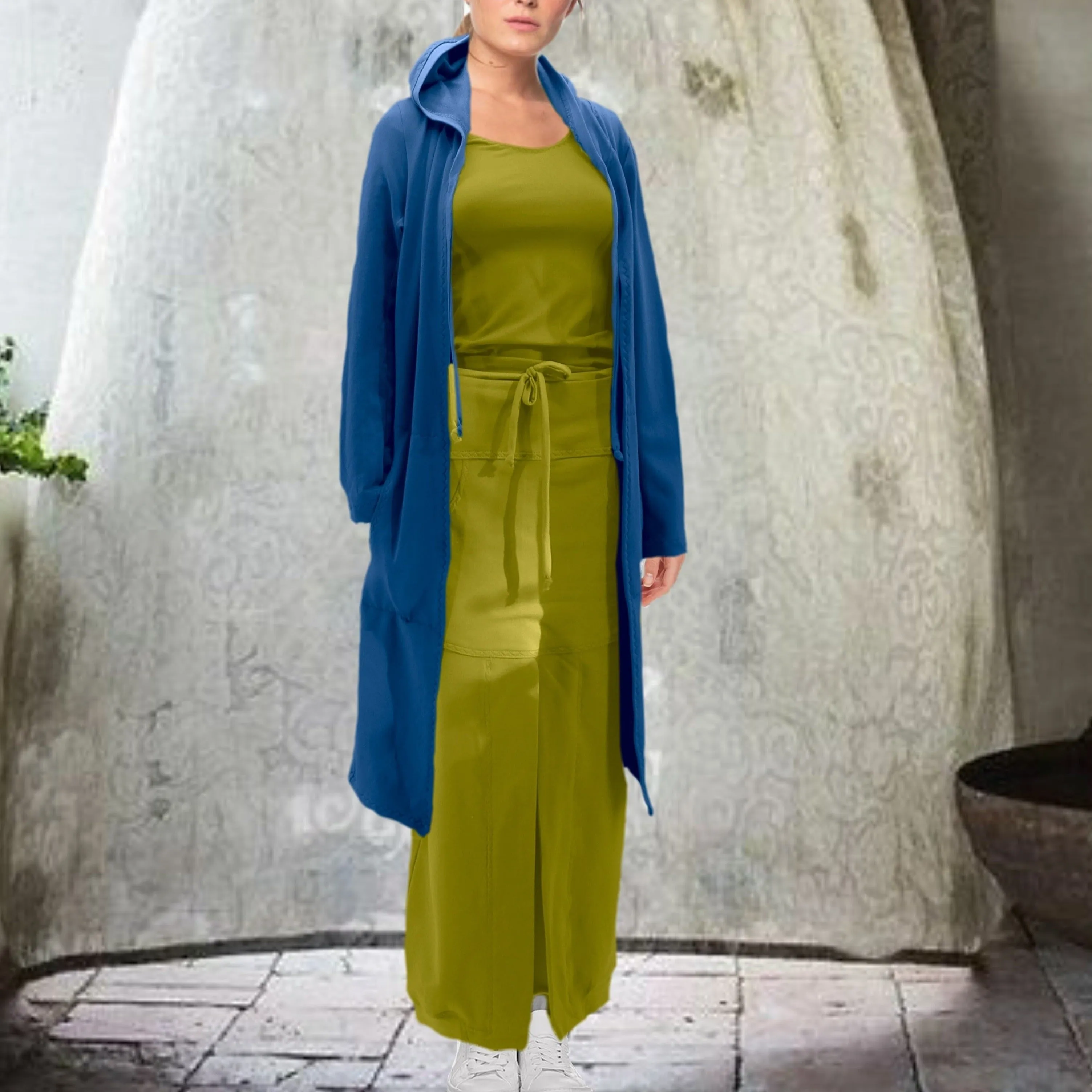 Hooded sweater vest gemaakt van soft sweat bio katoen/ Hooded cardigan made of soft brushed organic cotton