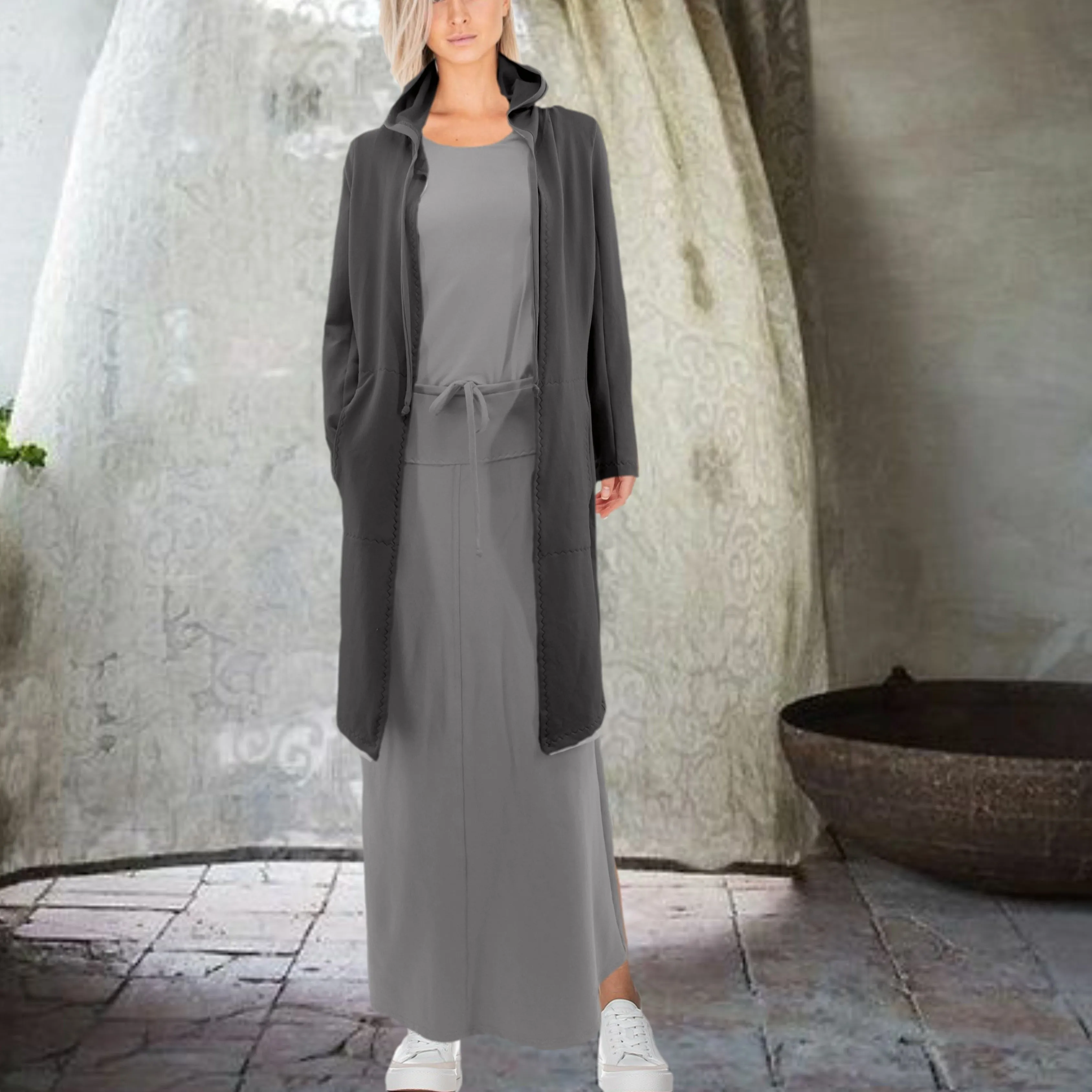 Hooded sweater vest gemaakt van soft sweat bio katoen/ Hooded cardigan made of soft brushed organic cotton