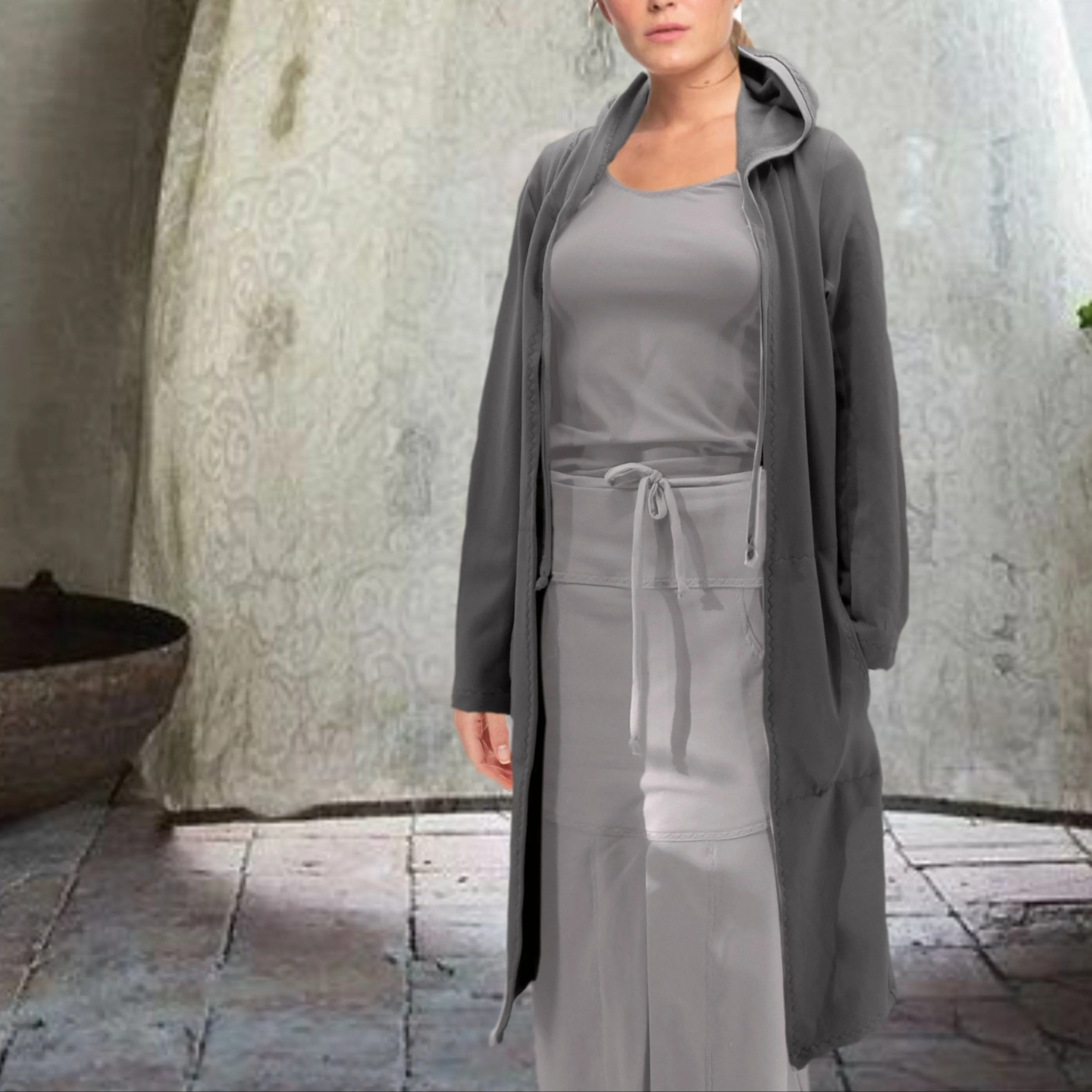 Hooded sweater vest gemaakt van soft sweat bio katoen/ Hooded cardigan made of soft brushed organic cotton