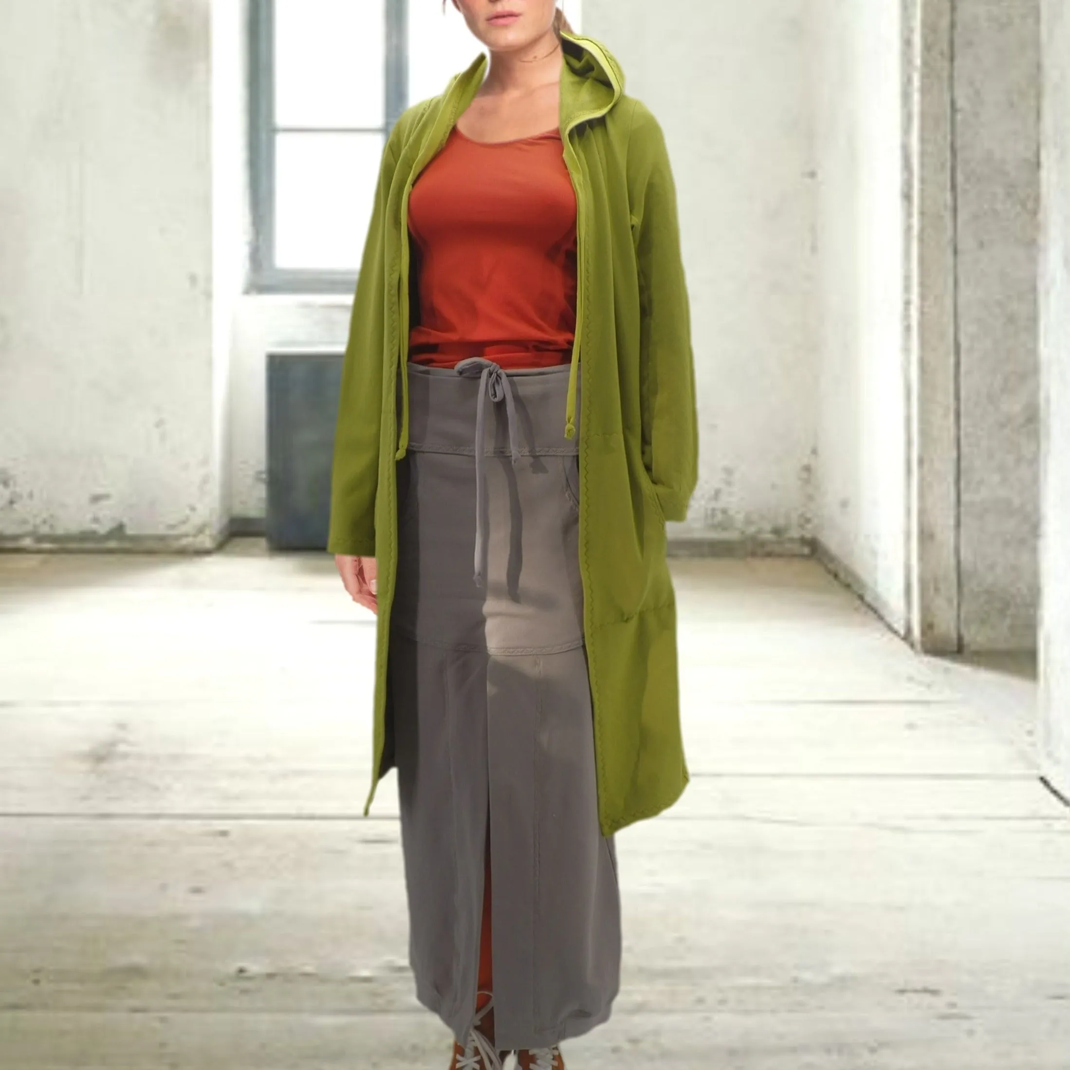 Hooded sweater vest gemaakt van soft sweat bio katoen/ Hooded cardigan made of soft brushed organic cotton