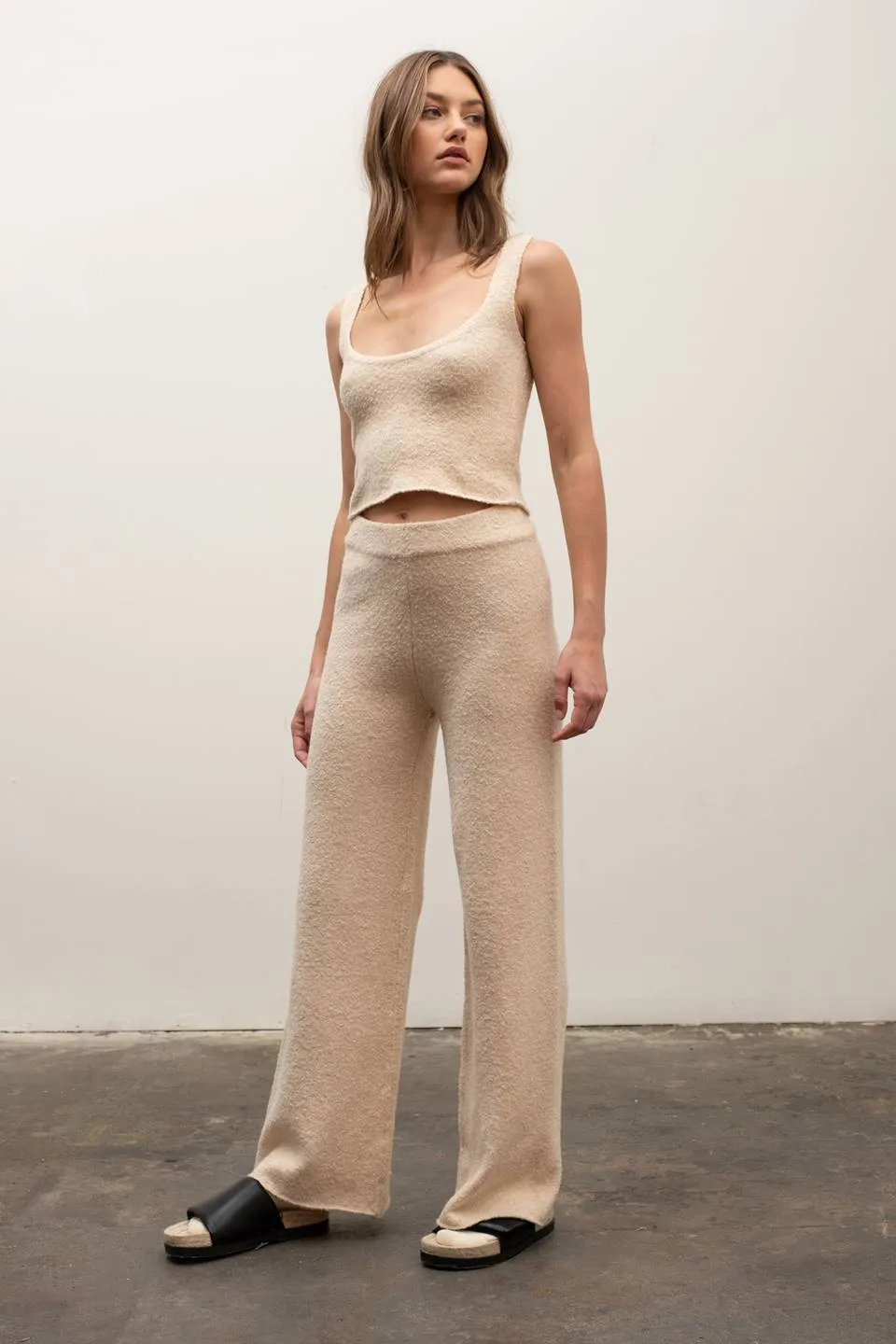 SLEEVELESS COMFY TOP
