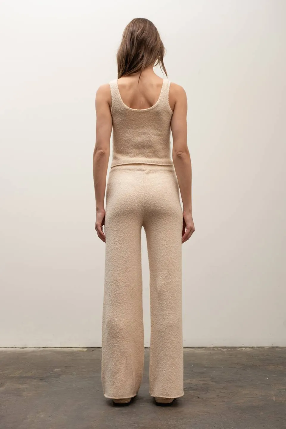 SLEEVELESS COMFY TOP