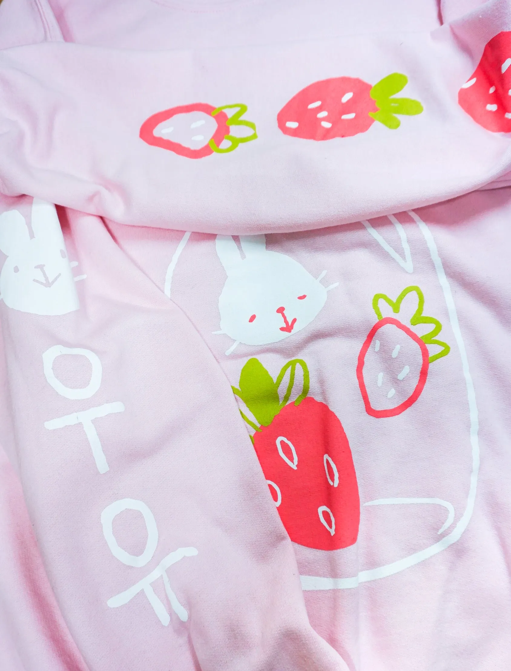 STRAWBERRY MILK sweater