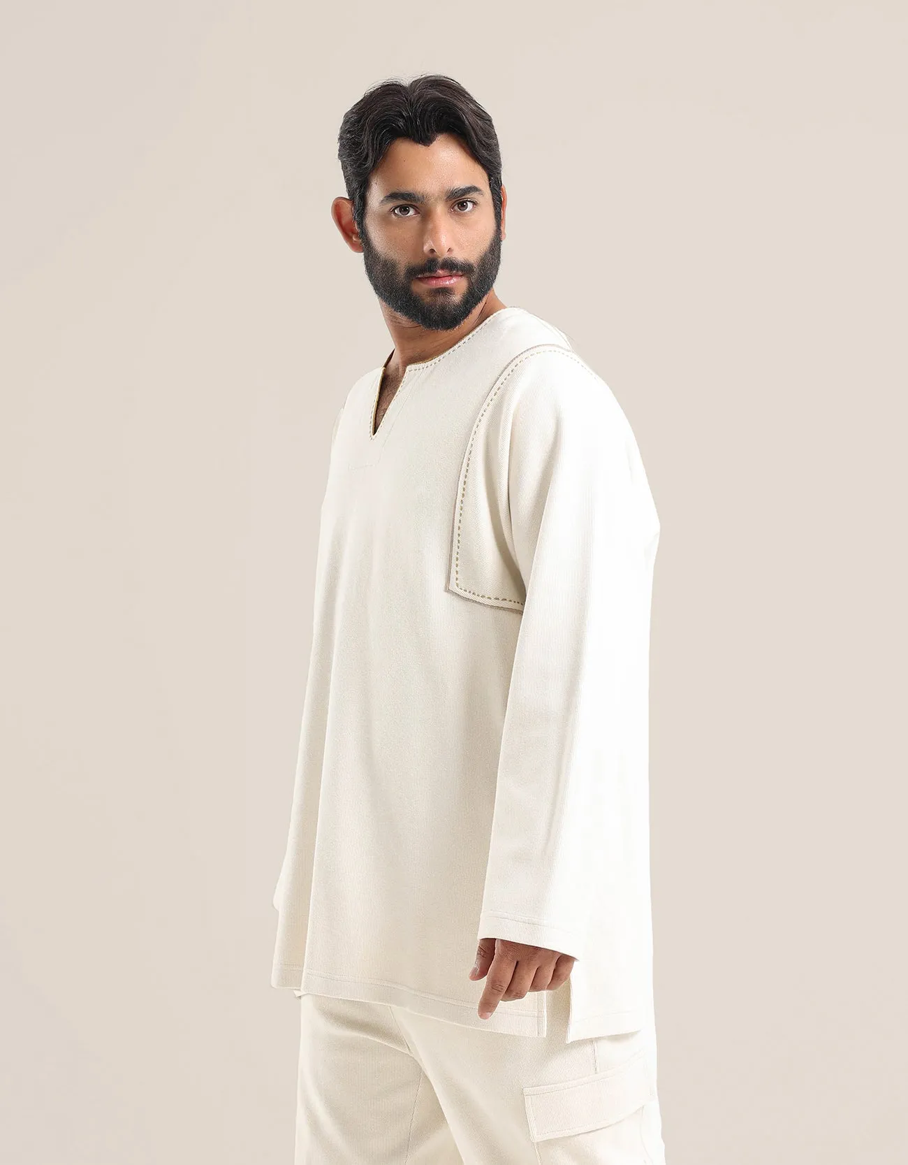 Sweater with round neckline with slits