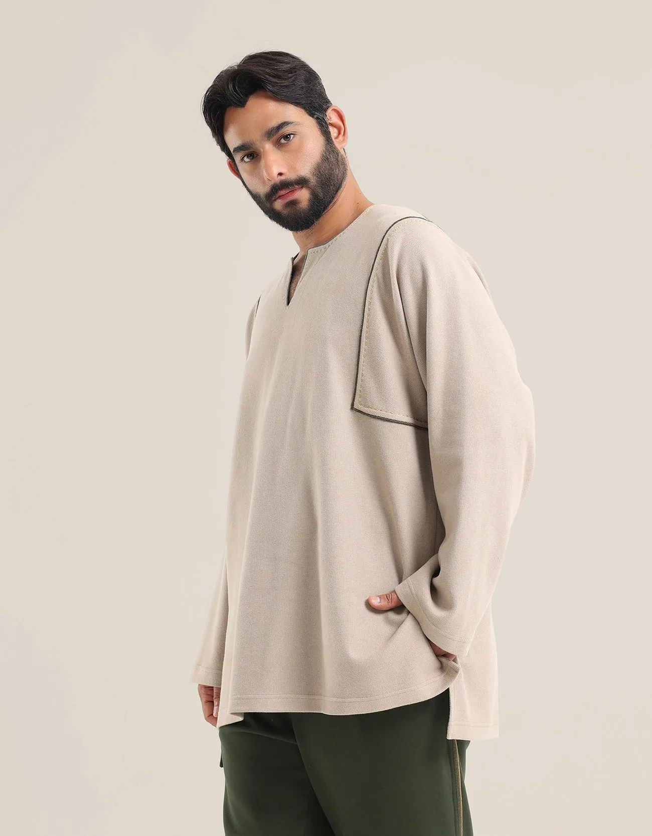 Sweater with round neckline with slits